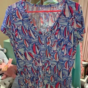 Lilly Pulitzer Sailboat V-Neck Shirt: Size Medium